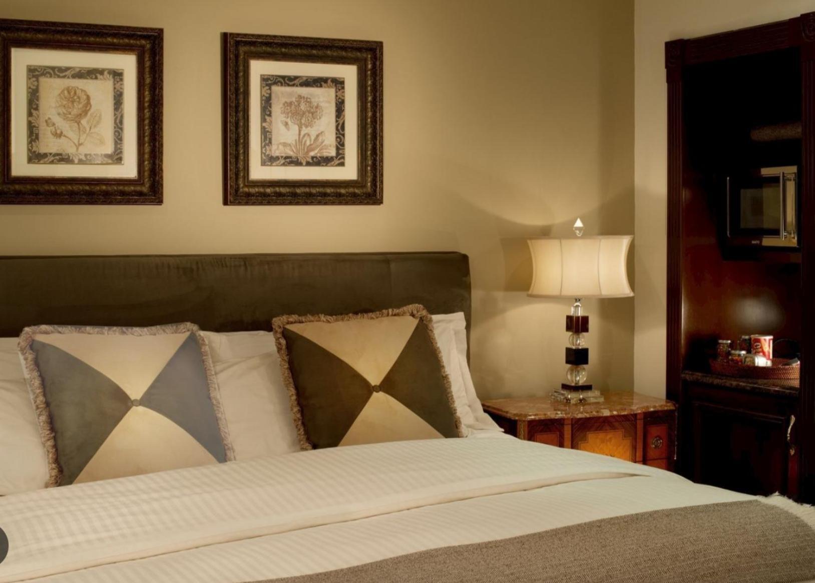 Empress Madani Palace Hotel Суррей Экстерьер фото