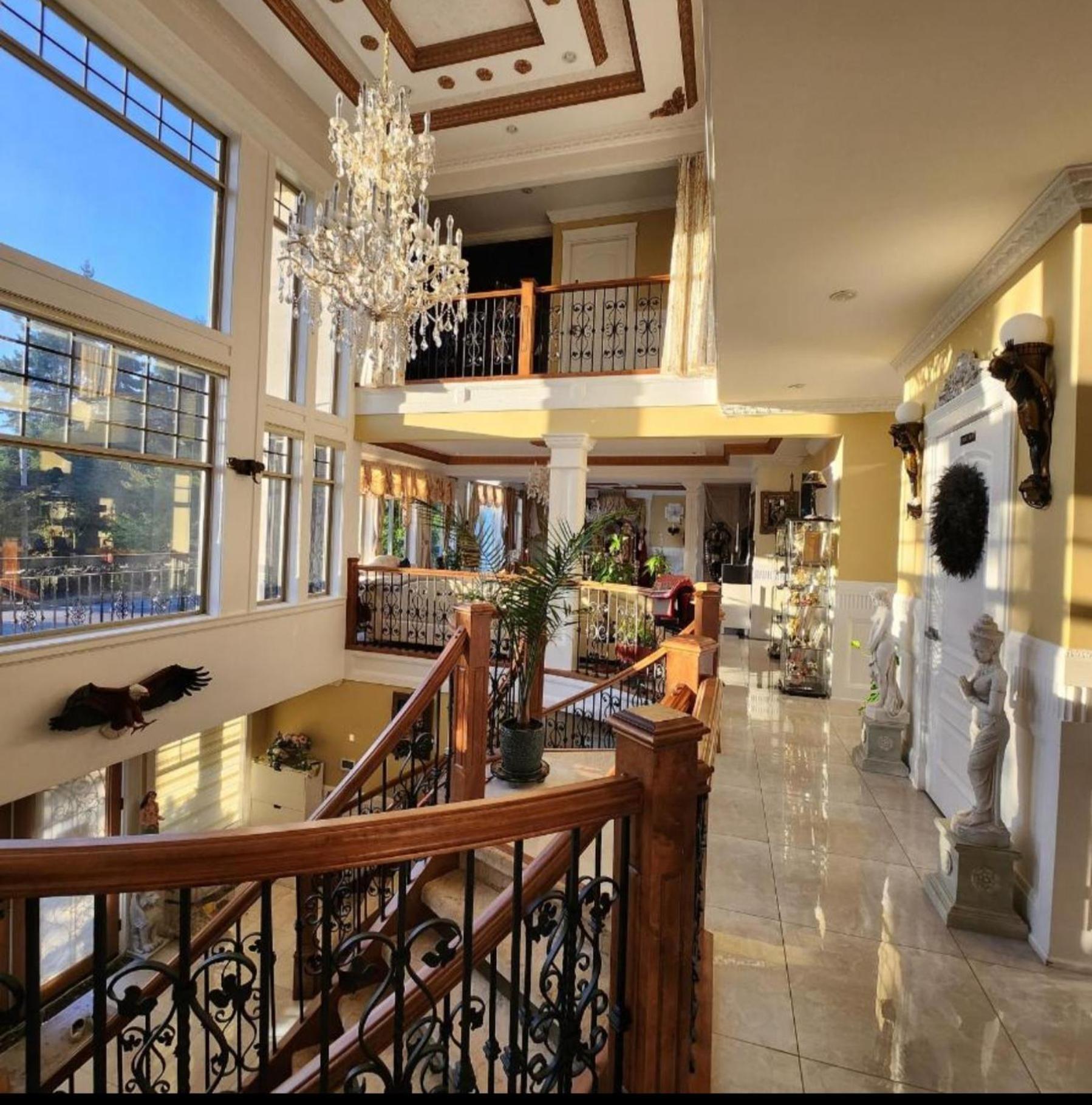 Empress Madani Palace Hotel Суррей Экстерьер фото