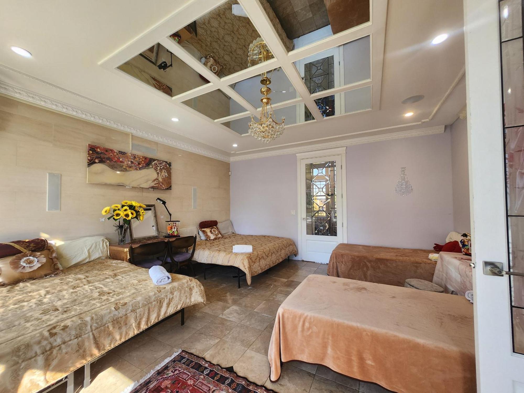 Empress Madani Palace Hotel Суррей Экстерьер фото